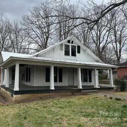 Buy this 3 bed house on 1601 Fayetteville Avenue in Statesville, NC 28677