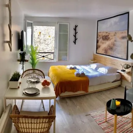 Rent this 2 bed apartment on 15 Avenue de Wagram in 75017 Paris, France