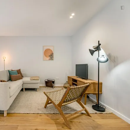 Rent this 2 bed apartment on Café Bar Tulipe in Rua da Firmeza, 4000-228 Porto