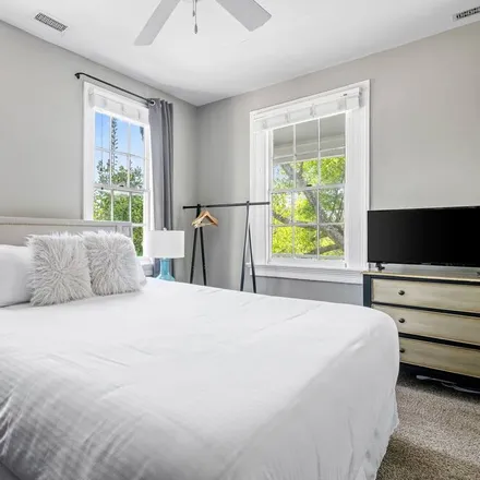 Rent this 3 bed condo on Charleston