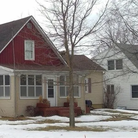 Buy this 3 bed house on 236 East 10th Street in Vinton, IA 52349