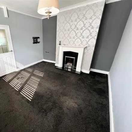 Image 4 - Double Dragon, 21 Leeds Road, Castleford, WF10 5HE, United Kingdom - House for sale