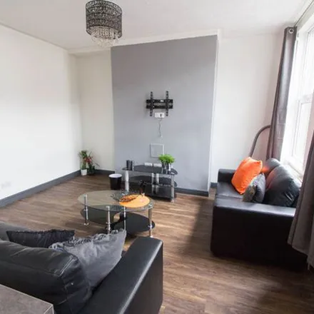 Image 5 - Beechwood View, Leeds, LS4 2LP, United Kingdom - Townhouse for rent