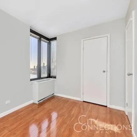 Image 4 - The Corinthian, 330 East 38th Street, New York, NY 10016, USA - House for rent
