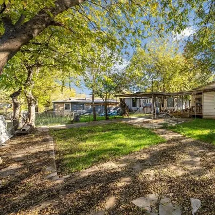 Image 2 - 1517 West Hollywood Avenue, San Antonio, TX 78201, USA - House for sale