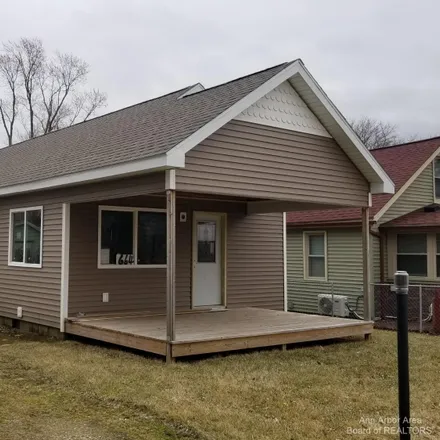 Buy this 2 bed house on 664 North Ivanhoe Avenue in Ypsilanti Township, MI 48198