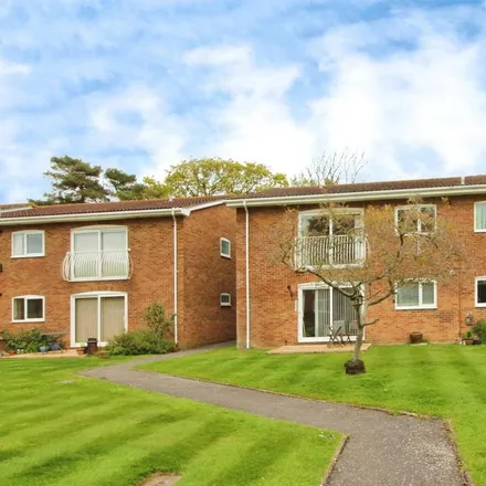 Rent this 2 bed apartment on Waterford Place in Highcliffe-on-Sea, BH23 5HT