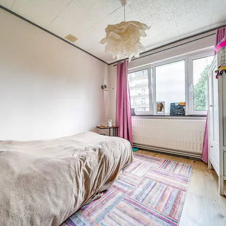 Rent this 4 bed apartment on Rue Jules Cralle 163 in 4030 Grivegnée, Belgium