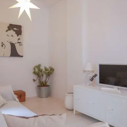 Rent this 2 bed apartment on Madrid in Policlínica Meprysa, Calle de Montesa