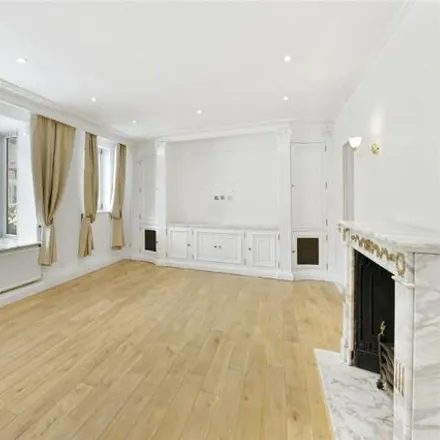 Rent this 4 bed townhouse on Thorburn House in William Mews, London
