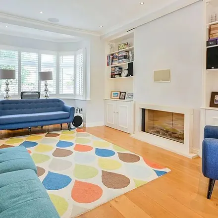 Rent this 5 bed duplex on 1 Weymouth Avenue in London, W5 4SA