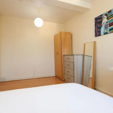 Rent this 3 bed apartment on Queen Mary University of London in Mile End Road, London