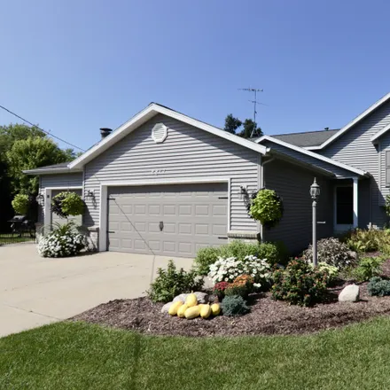 Buy this 3 bed house on 2817 Dylan Court Northeast in Grand Rapids Charter Township, MI 49505