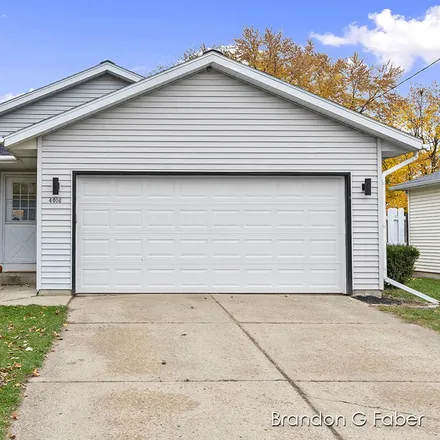 Buy this 3 bed house on 4018 Bell Avenue Northeast in Plainfield Charter Township, MI 49525