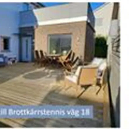 Rent this 7 bed apartment on Brottkärrs Tennisväg 24 in 436 58 Göteborgs Stad, Sweden