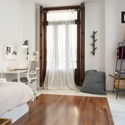 Rent this 4 bed room on Las Comedias in Carrer de la Tertúlia, 46002 Valencia