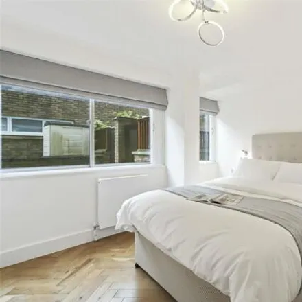 Image 2 - Kensington Heights, 91-95 Campden Hill Road, London, W8 7EJ, United Kingdom - Room for rent