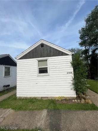 Image 3 - 2300 39th St Nw, Canton, Ohio, 44709 - House for sale