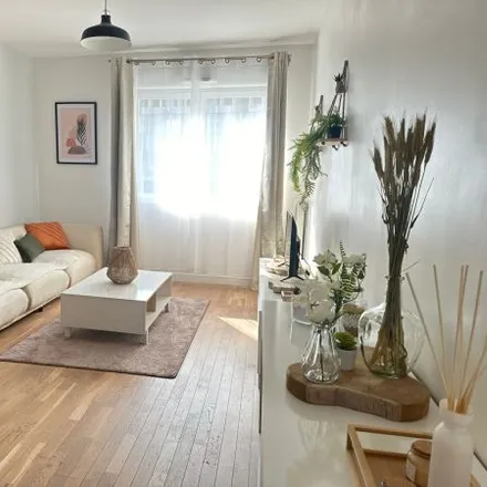Rent this 2 bed apartment on Les Champs de l'Arche in Boulevard des Bouvets, 92000 Nanterre