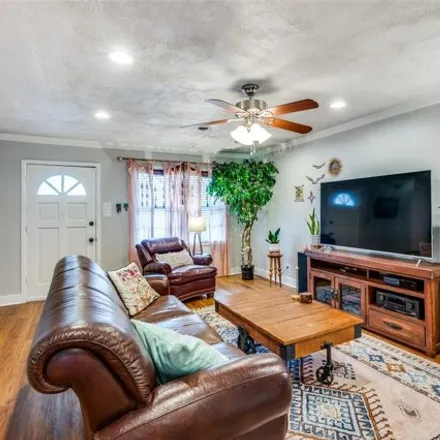 Image 6 - 5826 Carb Drive, Westworth Village, Tarrant County, TX 76114, USA - House for sale