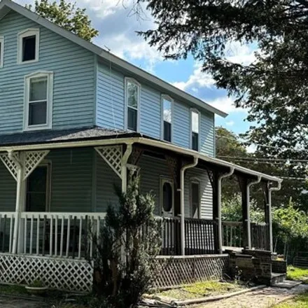 Buy this 4 bed house on Heart & Soul Tattoo in 1503 Pine Street, Mountainhome