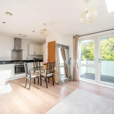 Image 4 - John Kelly Technology College, Nutfield Road, London, NW2 7EB, United Kingdom - Apartment for sale