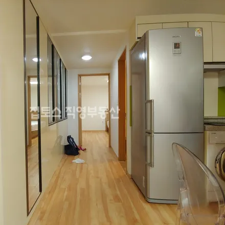 Rent this 1 bed apartment on 서울특별시 강남구 역삼동 673-1