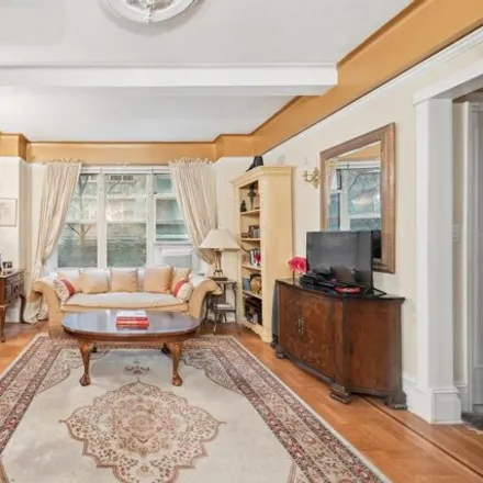 Image 1 - 225 East 79th Street, New York, NY 10075, USA - Apartment for sale