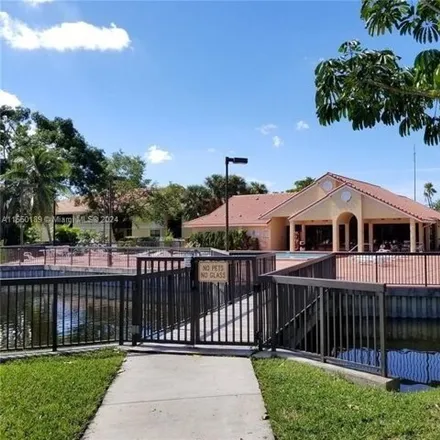 Image 1 - 5725 Riverside Drive, Pine Ridge Villas, Coral Springs, FL 33067, USA - Condo for rent