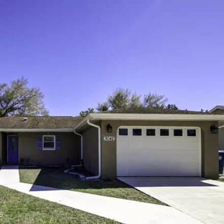 Buy this 3 bed house on 9042 Heather Blvd in Florida, 34613