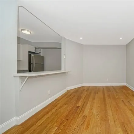 Image 7 - 5722 Avenue N, New York, NY 11234, USA - House for sale