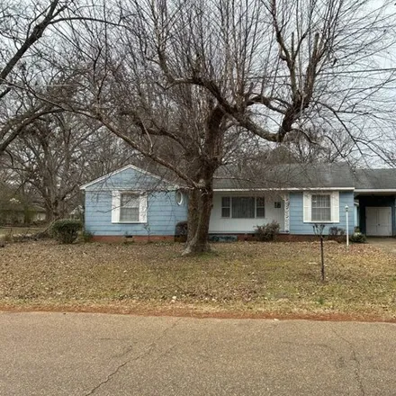 Buy this 4 bed house on 632 East Gay Street in Charleston, Tallahatchie County