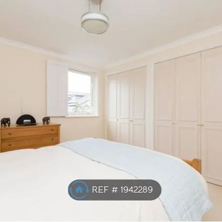 Rent this 3 bed townhouse on 6 West Savile Gardens in City of Edinburgh, EH9 3DS