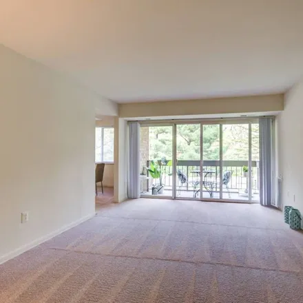 Rent this 3 bed apartment on N Shore Dr & Wainwright Dr in North Shore Drive, Sunset Hills