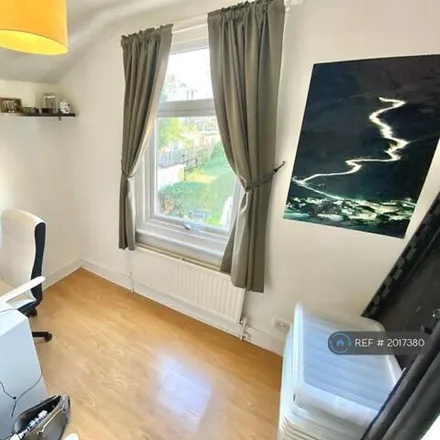 Image 2 - 111 Whittington Road, London, N22 8YR, United Kingdom - Apartment for rent