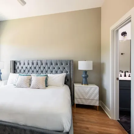 Rent this 13 bed house on Nashville-Davidson