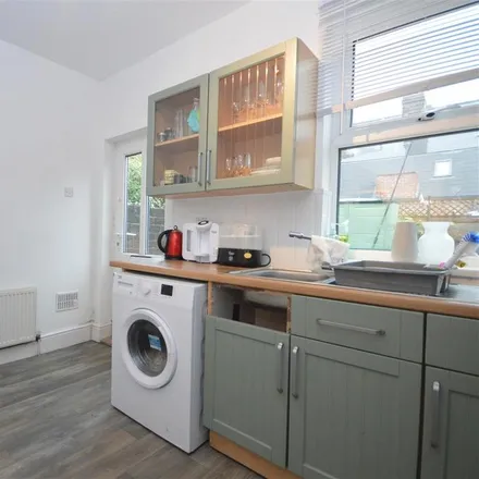 Image 5 - Lynmouth Road, Sheffield, S7 2DF, United Kingdom - Townhouse for rent
