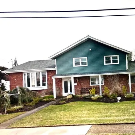 Buy this 5 bed house on 50 White Cove Walk in Village of Massapequa Park, NY 11762