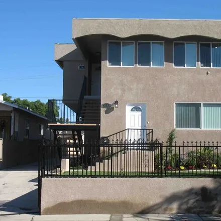 Rent this 5 bed duplex on 2159 W 28th St