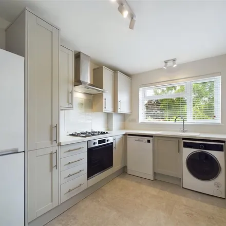 Image 2 - Lovelace Gardens, London, KT6 6SN, United Kingdom - Apartment for rent