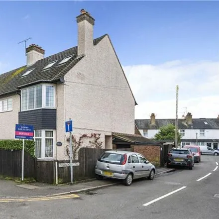 Image 1 - Pinewood Close, Gerrards Cross, SL9 7DS, United Kingdom - Duplex for sale