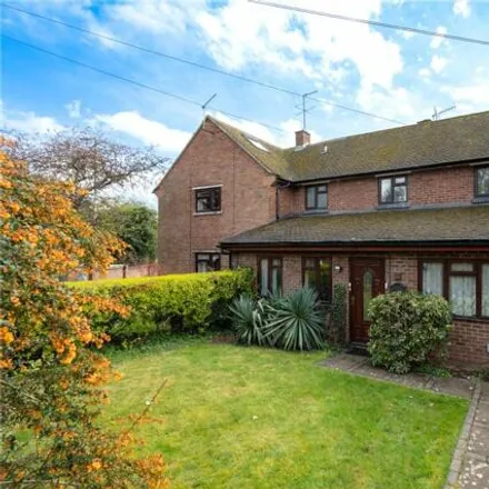 Buy this 3 bed townhouse on Links View in Batchwood Drive, St Albans