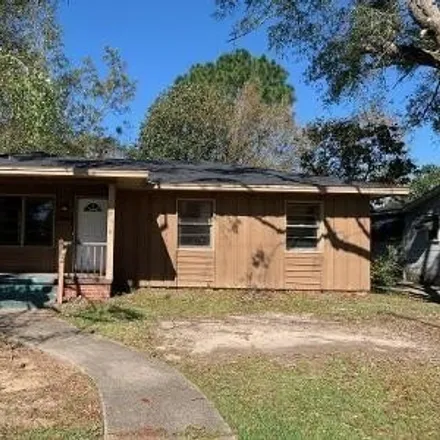 Rent this 3 bed house on 12 Elizabeth Avenue in Chickasaw, Mobile County