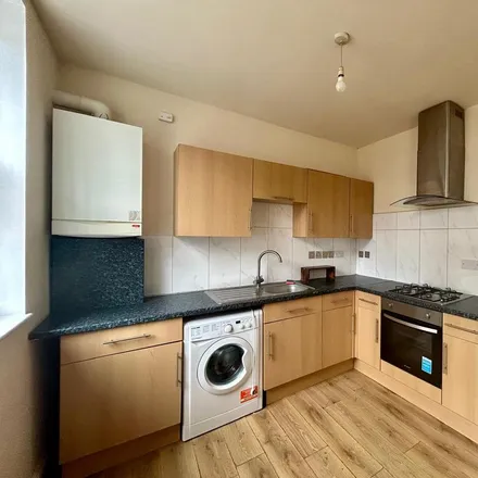 Rent this 2 bed apartment on High Street in London, SE25 6EP