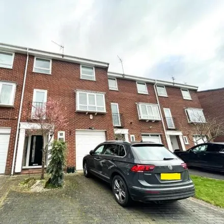 Rent this 3 bed townhouse on Ashwood in Altrincham, WA14 3DN