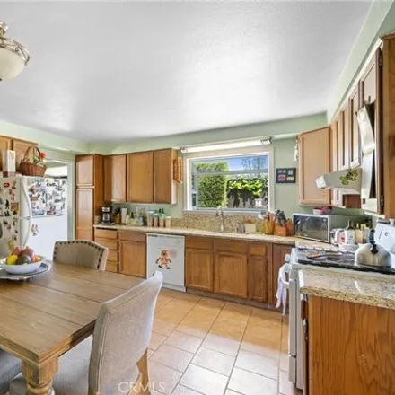 Image 9 - 11398 Collett Avenue, Los Angeles, CA 91344, USA - House for sale