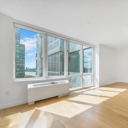 Image 3 - Sky, 605 West 42nd Street, New York, NY 10036, USA - Apartment for rent