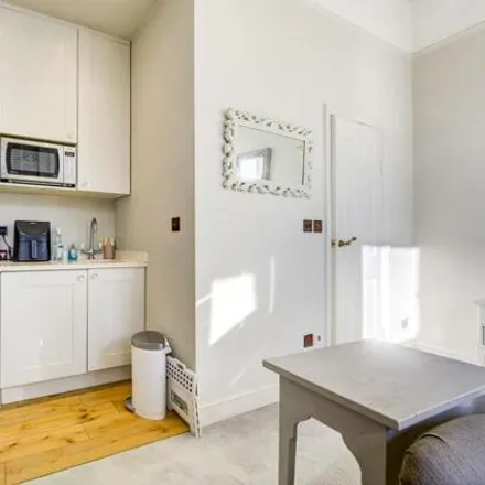 Image 4 - Fulham Road, Londres, London, Sw10 - Apartment for sale