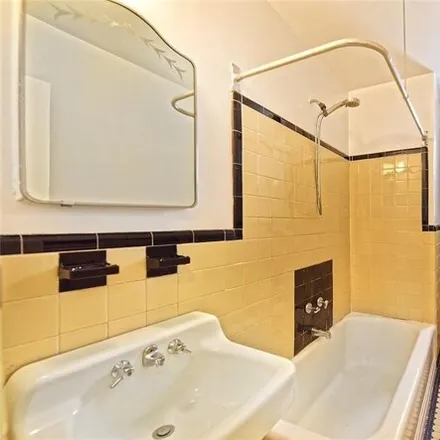 Image 7 - 25 Indian Road, New York, NY 10034, USA - Apartment for sale