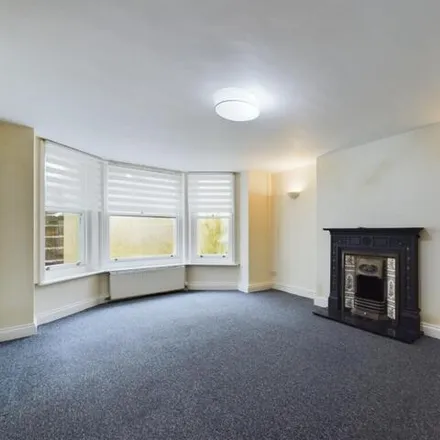 Image 2 - 5 Queens Gardens, Eastbourne, BN21 3EE, United Kingdom - Apartment for sale